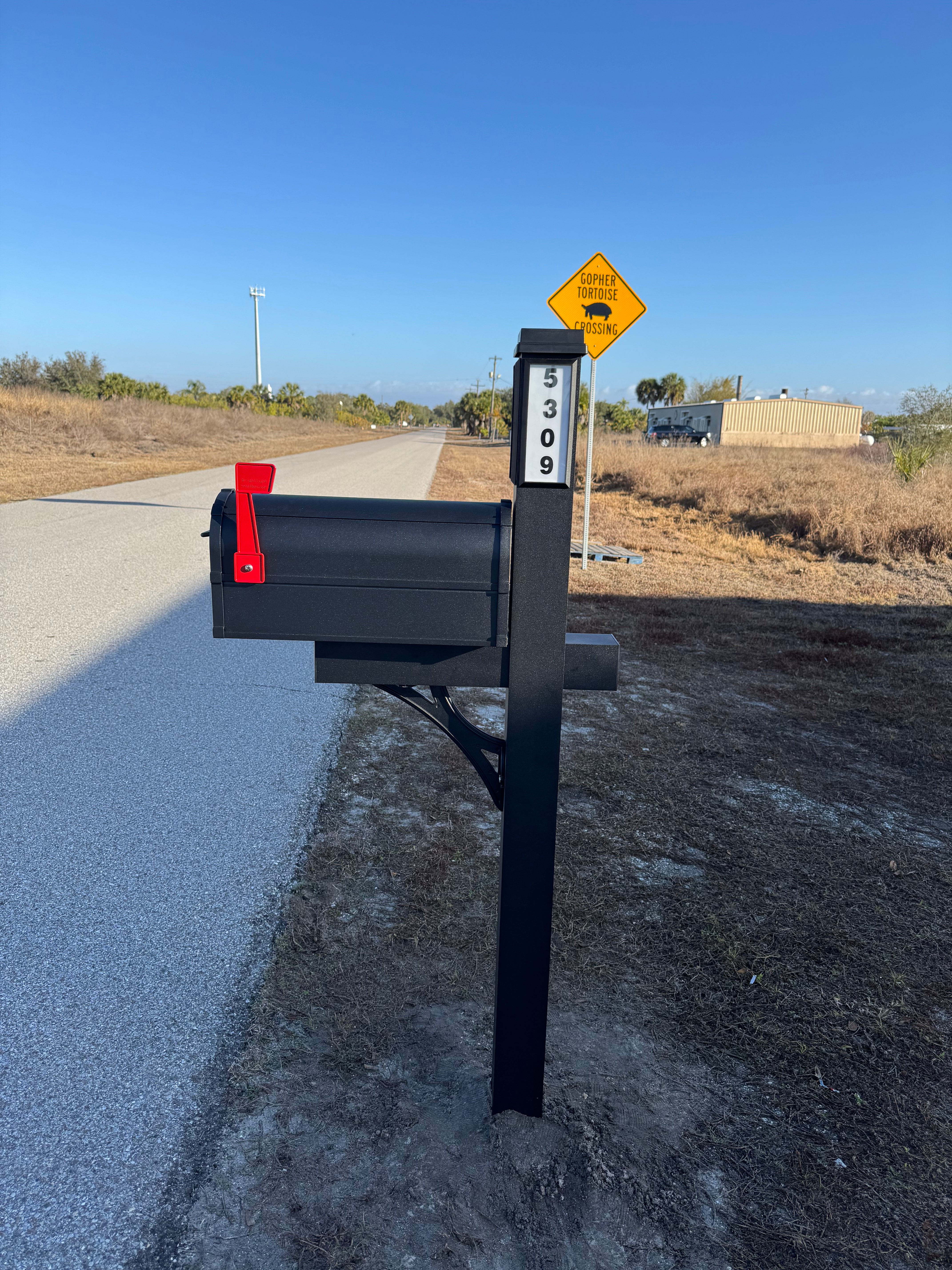 Solar Illuminated Black Single Post Mailbox Traditional Mount