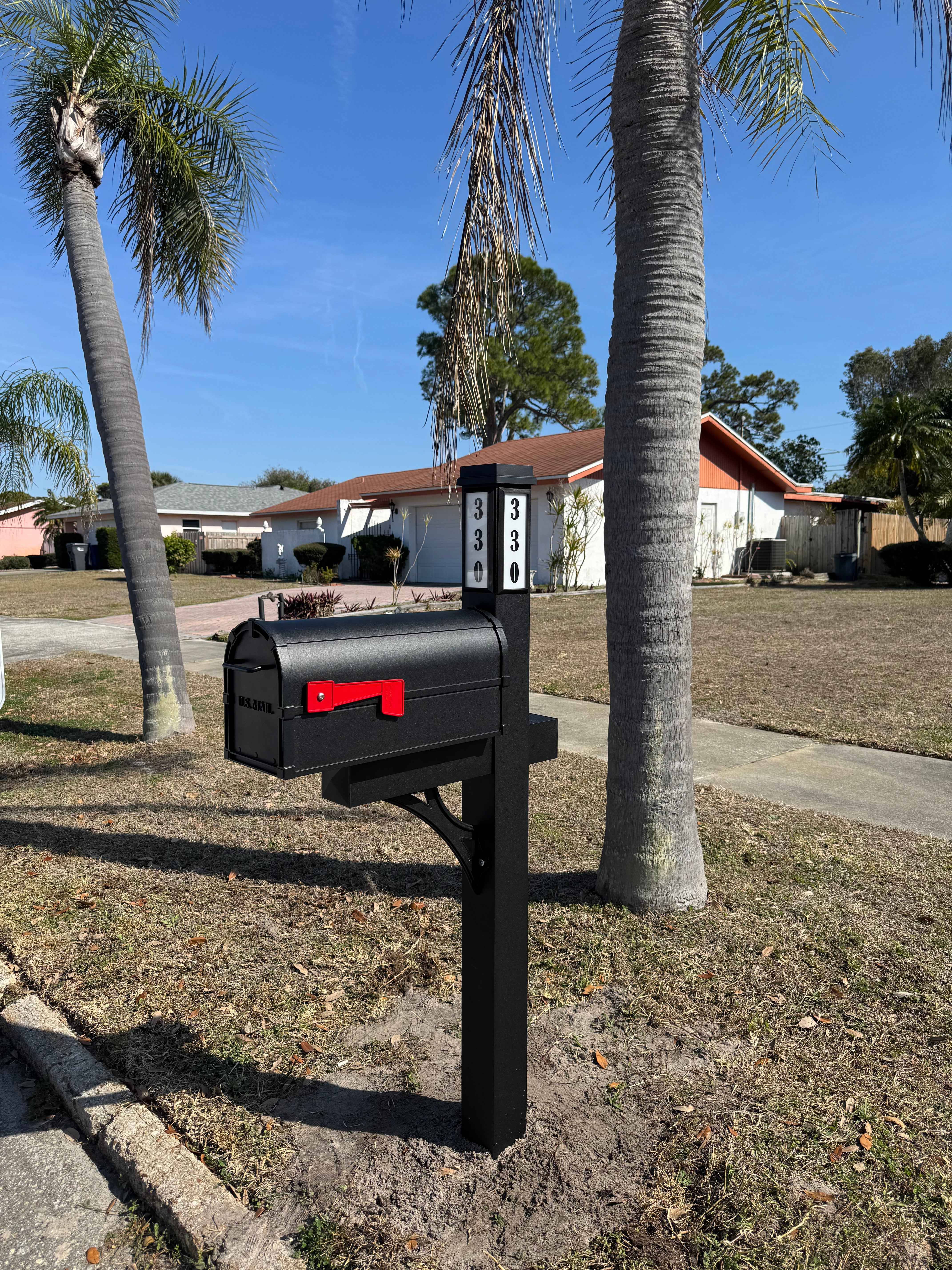Solar Illuminated Black Single Post Mailbox Traditional Mount
