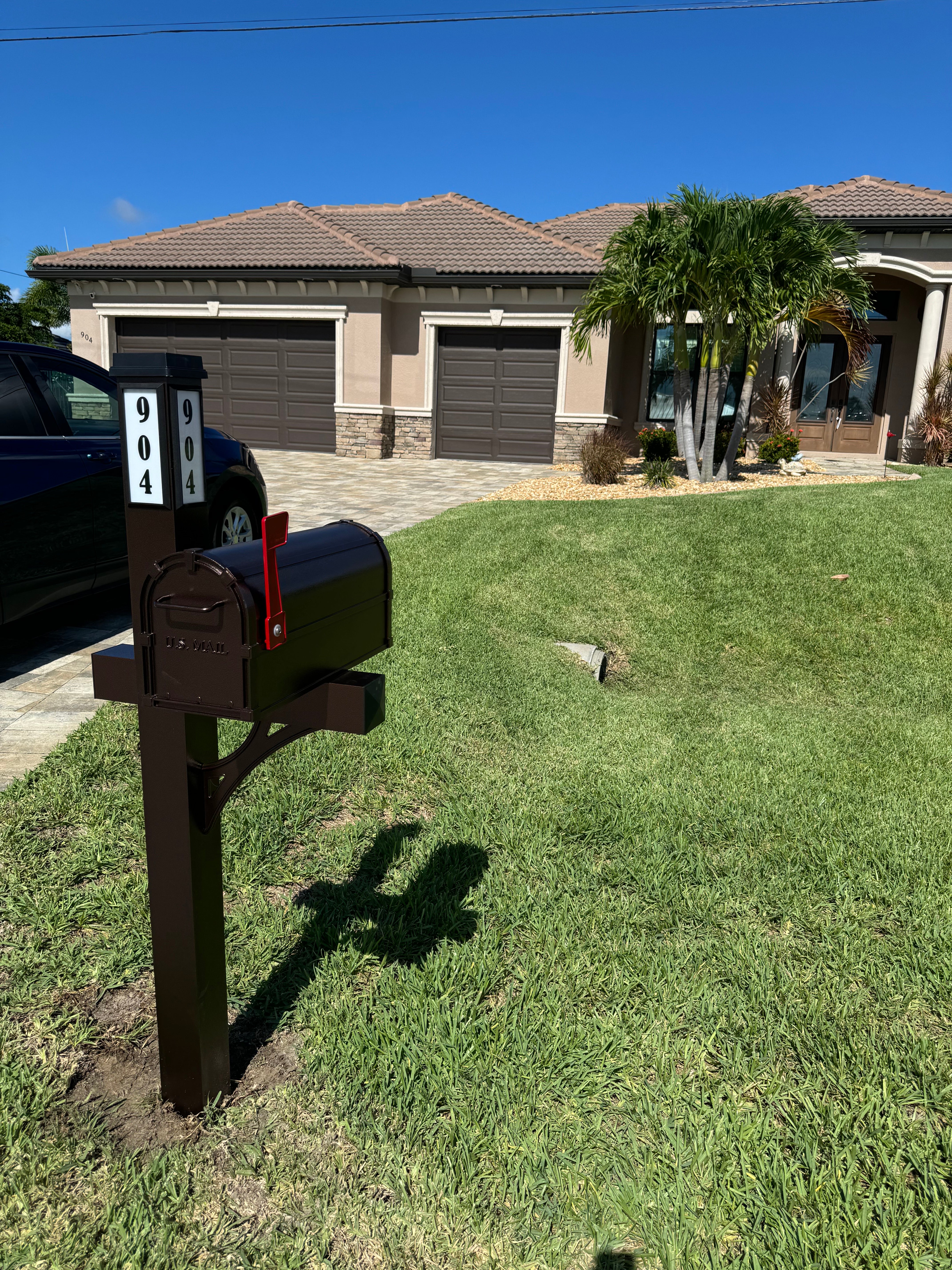 Solar Illuminated Hammered Bronze Single Post Mailbox