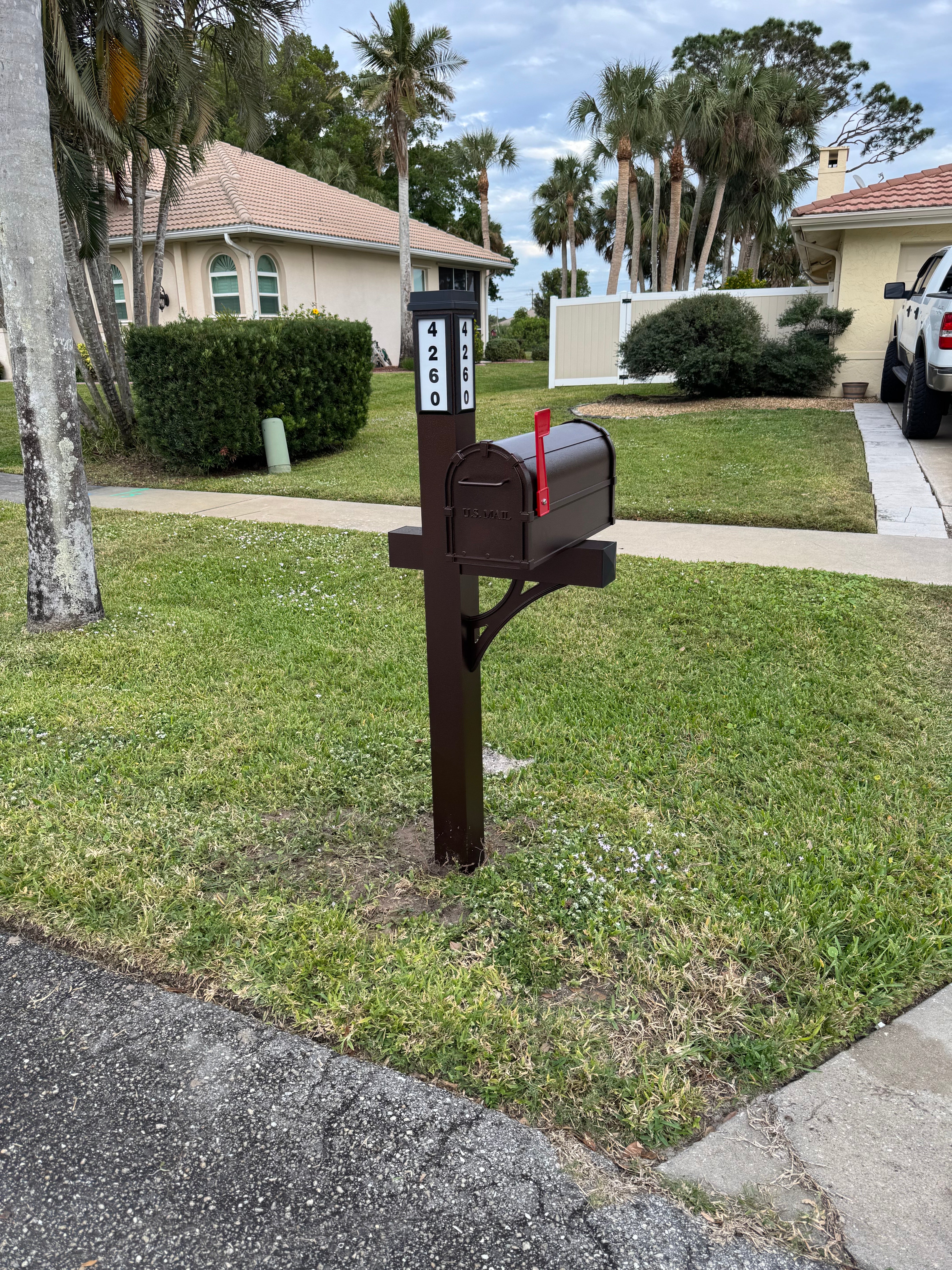 Solar Illuminated Hammered Bronze Single Post Mailbox