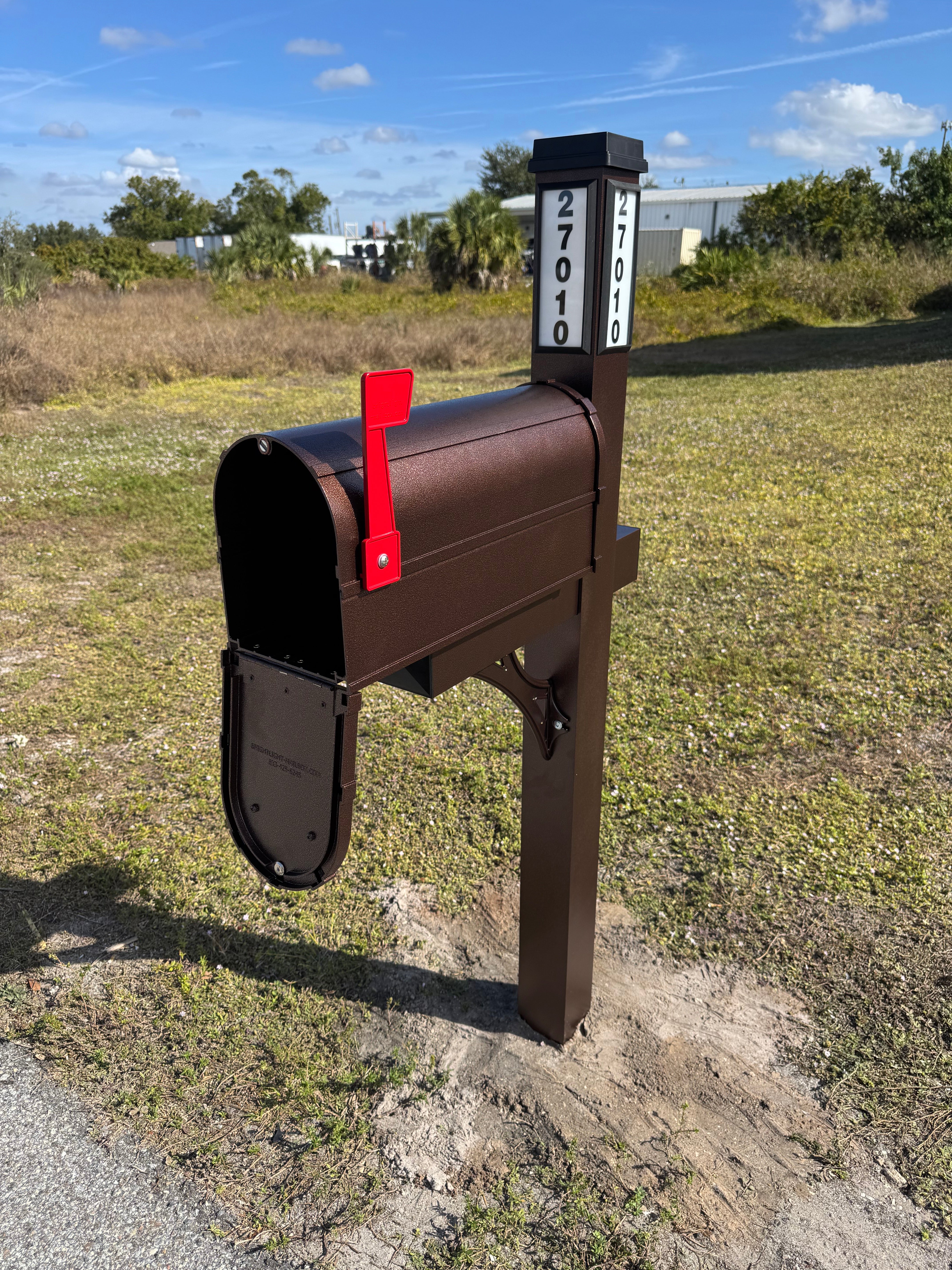 Solar Illuminated Hammered Bronze Single Post Mailbox Traditional Mount