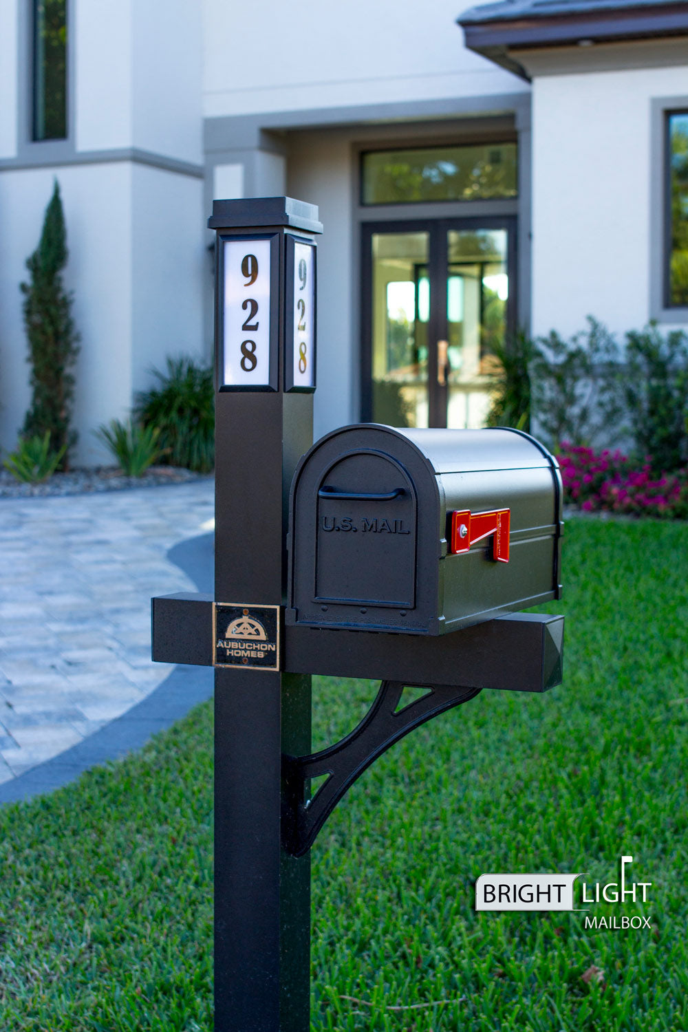 Solar Illuminated Black Single Post Two Door Mailbox Kit