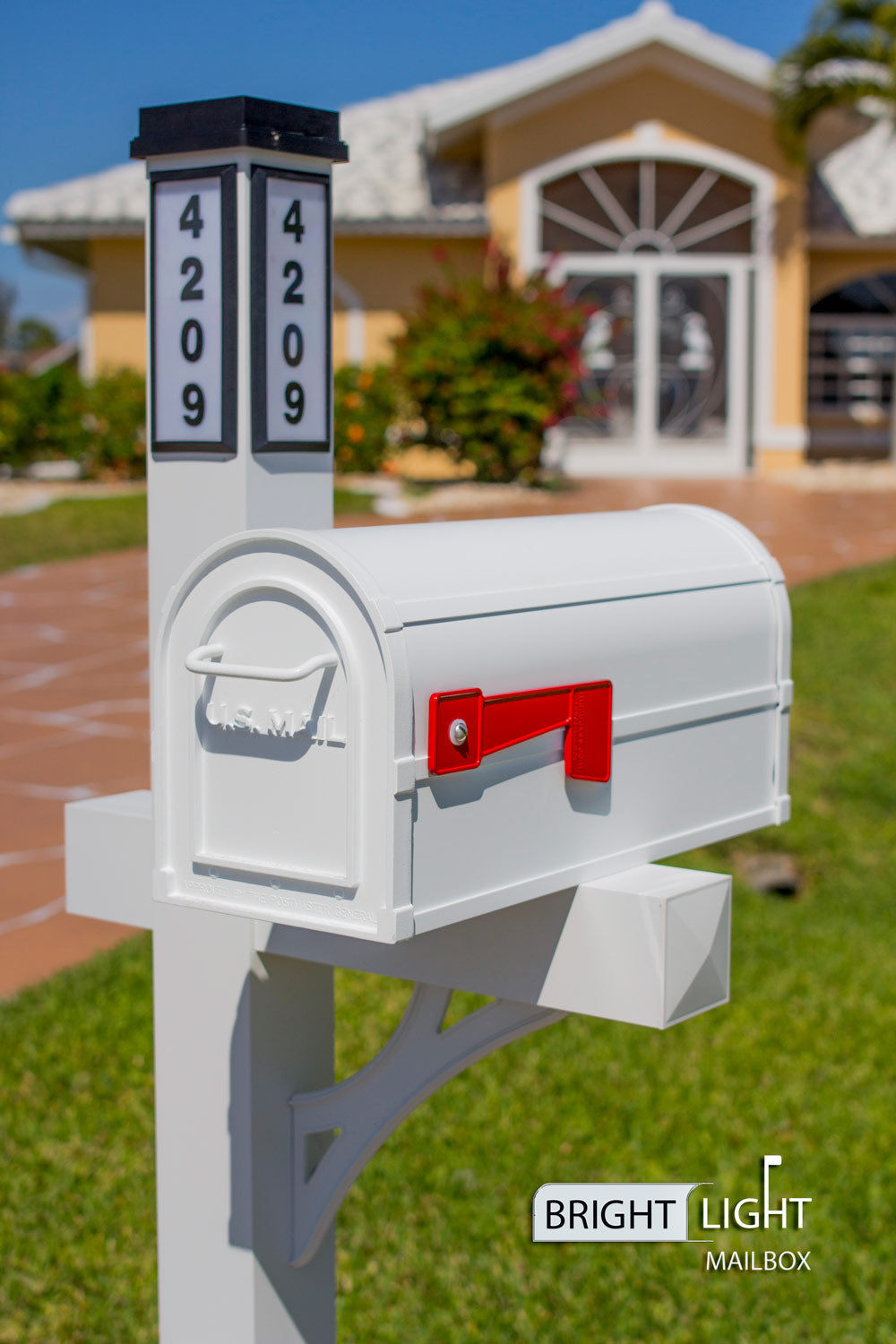 Solar Illuminated White Single Post Two Door Mailbox
